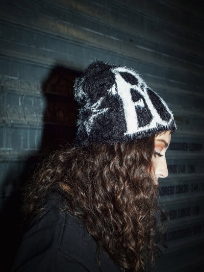 STAR BLACK BEANIE