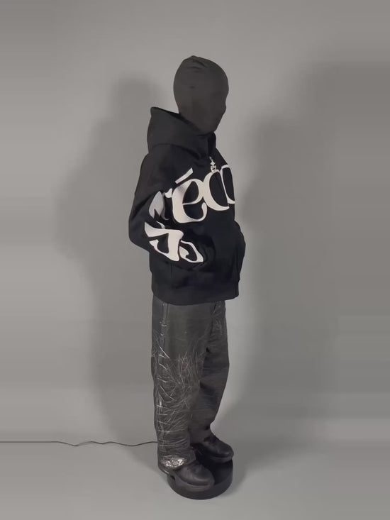 STAR HOODIE — vidéo du sweat à capuche zippé et de sa broderie